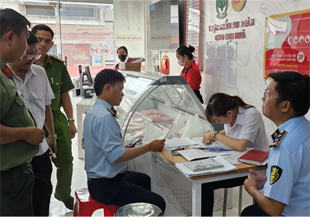 BA CỬA HÀNG CỦA CÔNG TY C.P BỊ XỬ PHẠT 105 TRIỆU ĐỒNG VÌ VI PHẠM GÌ?