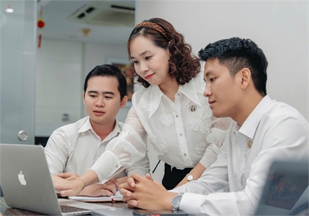 DỊCH VỤ PHÁP LÝ CHO DOANH NGHIỆP TẠI HỒ CHÍ MINH: TƯ VẤN VÀ HỖ TRỢ PHÁP LÝ TOÀN DIỆN