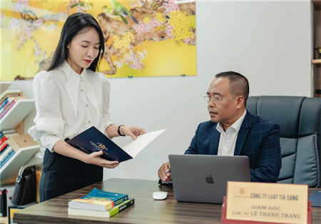 LUẬT SƯ TẠI CÔNG TY LUẬT TIA SÁNG TƯ VẤN VÀ ĐỒNG HÀNH PHÁP LÝ CÙNG DOANH NGHIỆP